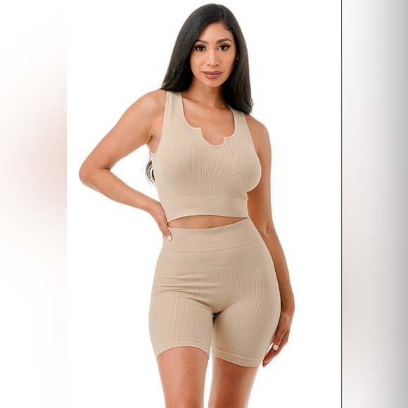 2 Pcs U Neckline Muscle Tank Top and High Waist Short Set - Picture 3 of 4